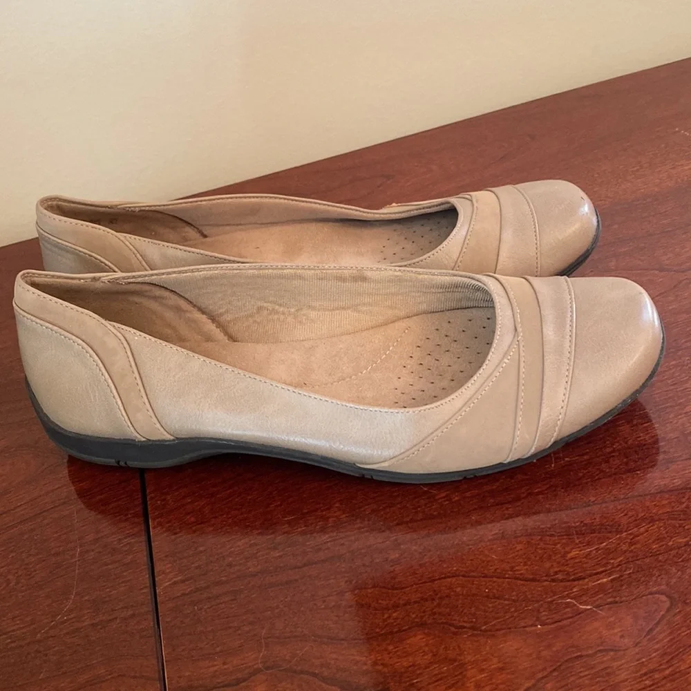 Life Stride Soft System Tan 9.5M Comfort Chic Suede Leather Minimalist Flats
